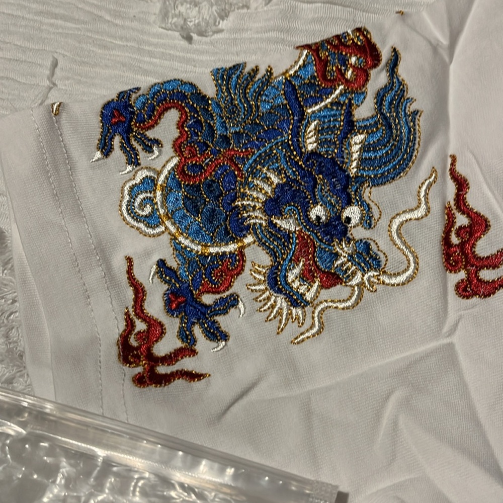 White T getting bored read dragon size extra large. NEW